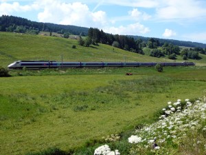TGV_Paris-Berne_près_de_la_frontière_Franco-Suisse